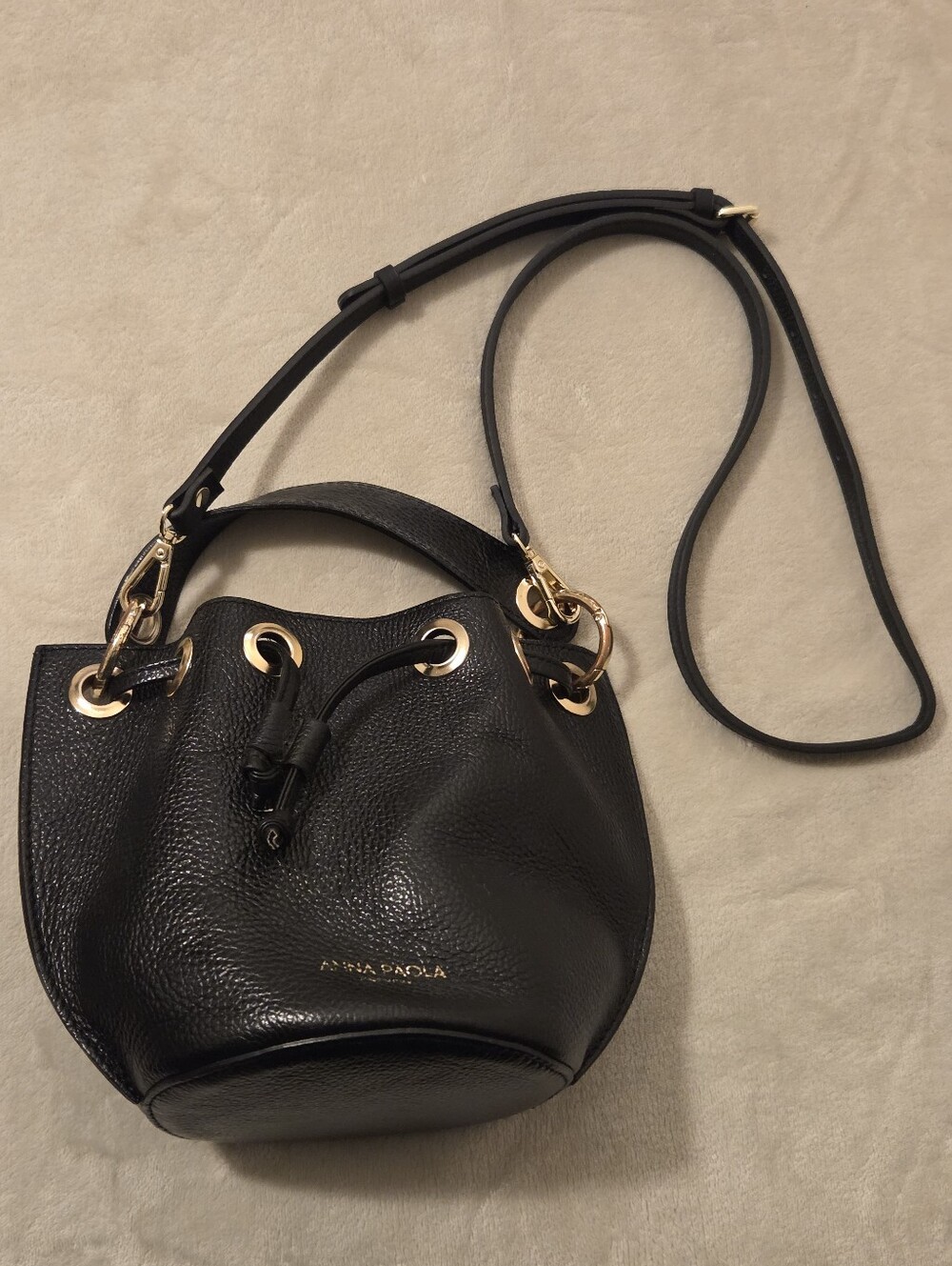 Anna Paola Genuine Leather bucket bag w genuine leather crossbody strap